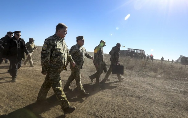 Порошенко посетил позиции ВСУ на Донбассе