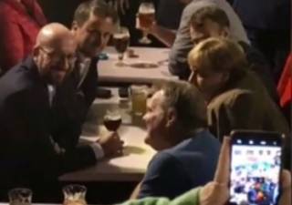 Меркель и Макрона засекли за выпивкой в одном из пабов Брюсселя. Возникло видео